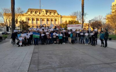 MANIFESTACION EN LA PLAZA DARDO ROCHA: NO AL VETO DE MILEI