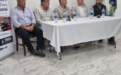 Conferencia de prensa en la Cámara de comercio