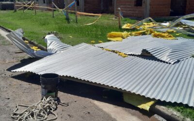 VOLÓ EL TECHO DE UNA VIVIENDA EN RAFAEL OBLIGADO Y FERMIN CHAVEZ