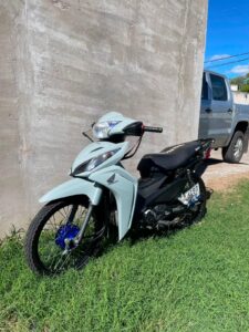 Me podes publicar que robaron esta moto en Mones Cazón esta madrugada y hay datos que esta en Pehuajó. Por datos 3467 43-7429